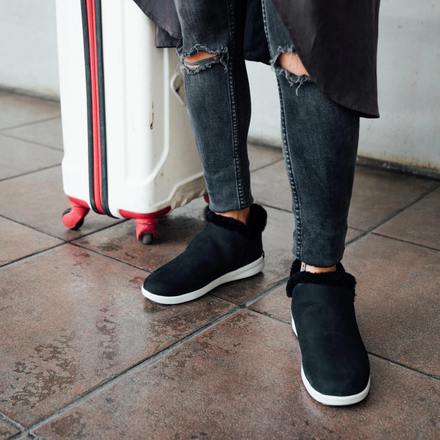 OluKai Mālua Hulu - Onyx / Mist Grey 2 OluKai Mālua Hulu - Onyx / Mist Grey - Image 2