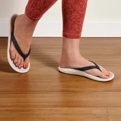 OluKai Pī‘oe - Trench Blue / Mist Grey -Footwear Fusion Shop 20443 DEDW 102 W Pi oe TrbMgr Web Opt